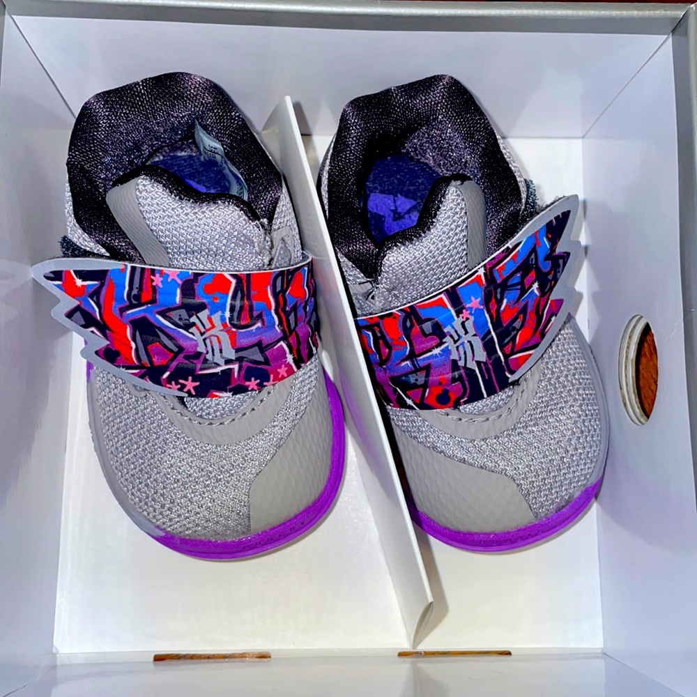 Kyrie Nike Grey
